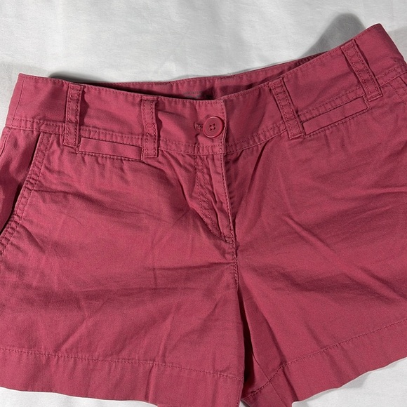 LOFT Pants - LOFT womens muted red Original flat front 3.5" inseam chino shorts - size 0